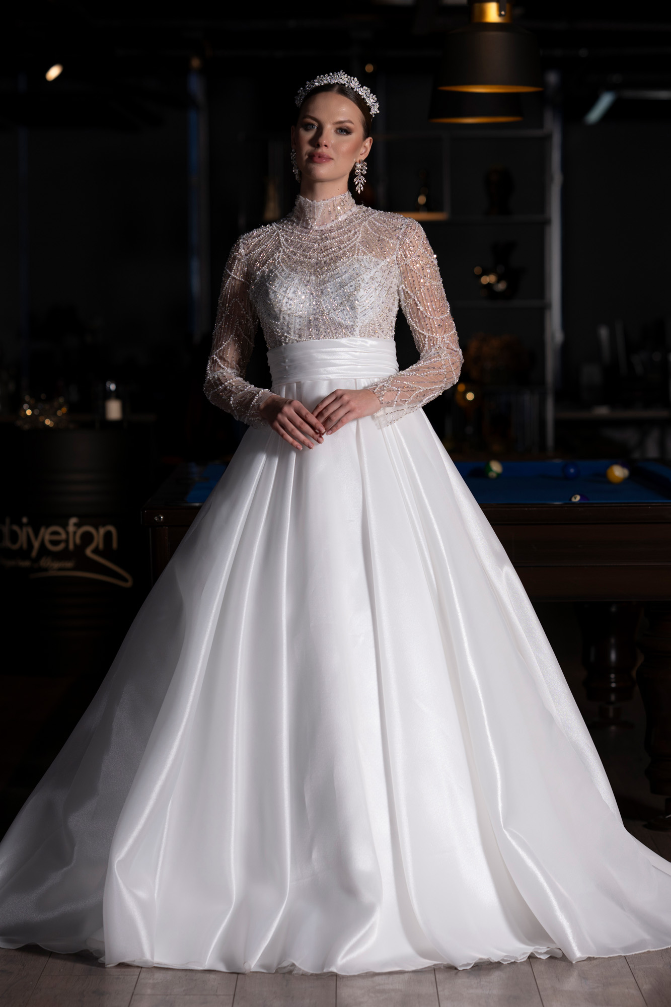 Raglan Sleeve Long Sleeve White Tutu Skirt Satin Wedding Dress