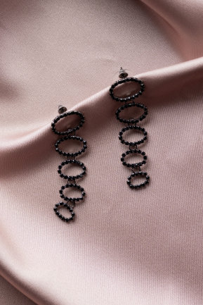Black Earring UK569