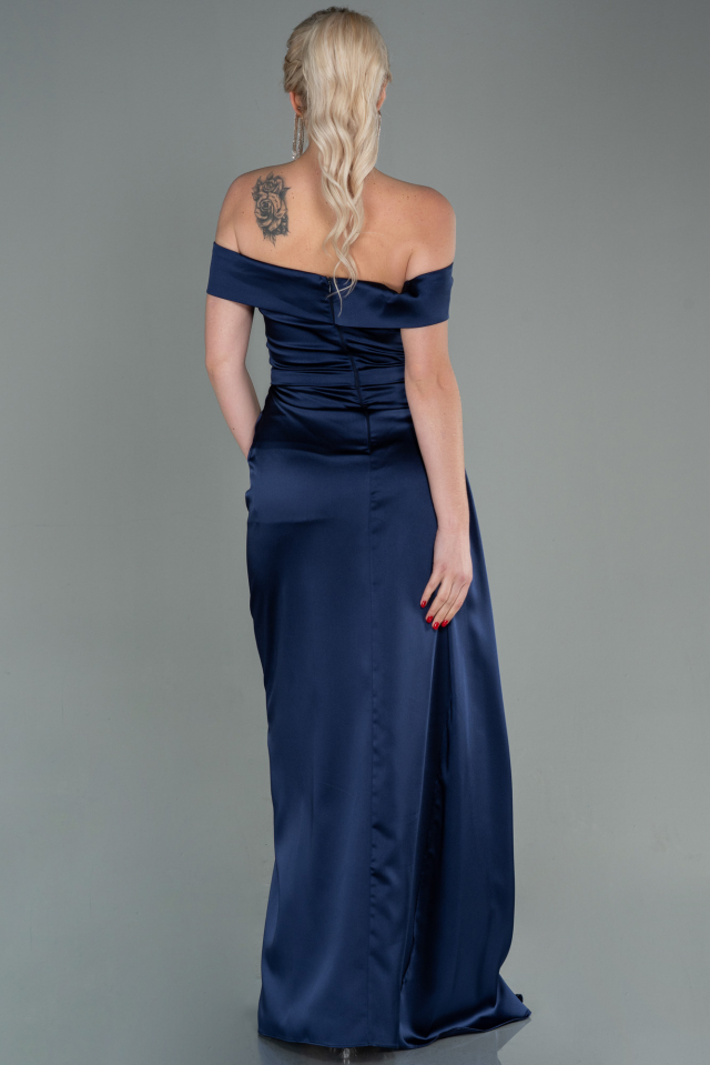 green emerald velvet dress Delicate Lace Midi Dress main image 1