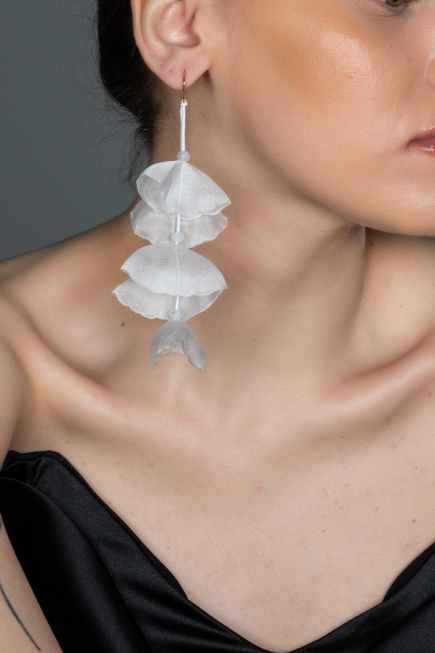 White Earring UK575