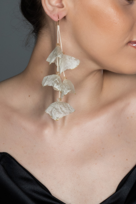 White Earring UK575