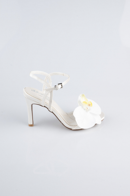 White Satin Evening Shoe AB1151