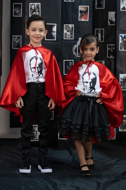 Red Girls Cape KT100